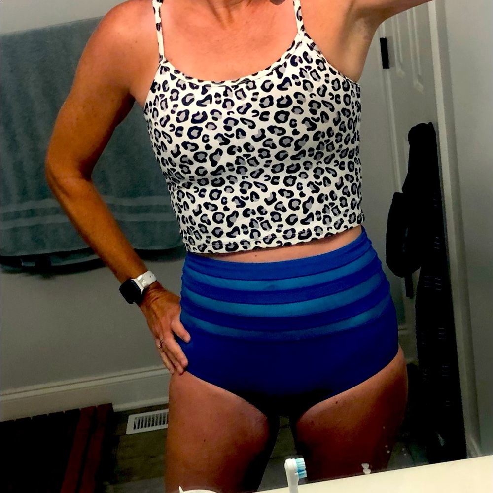 Kiava switchback crop swim TOP